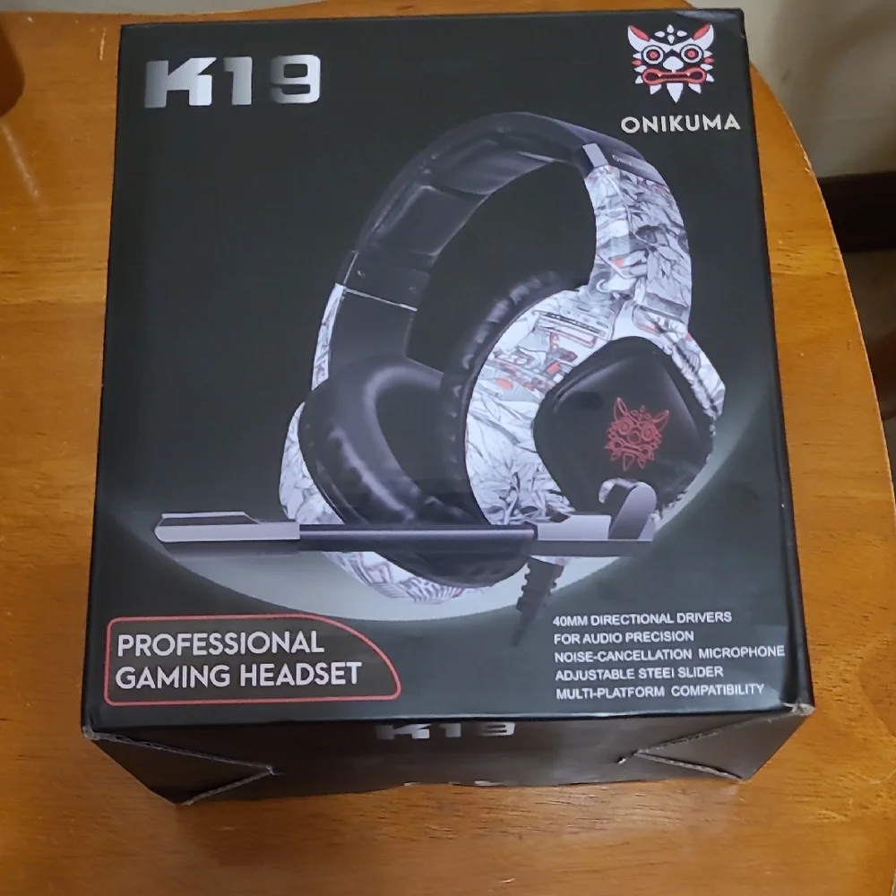 K19 Professional Gaming Headset - Black and White